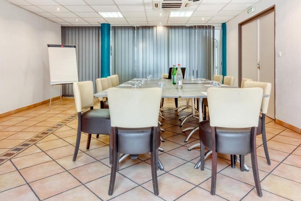 Konferenční prostory v ubytování Logis Hôtel Les II Mas - Perpignan Sud