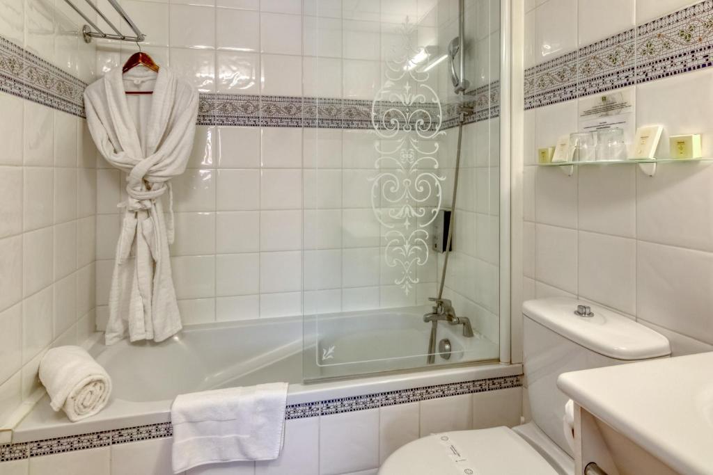 Koupelna v ubytování Logis Hôtel Les II Mas - Perpignan Sud