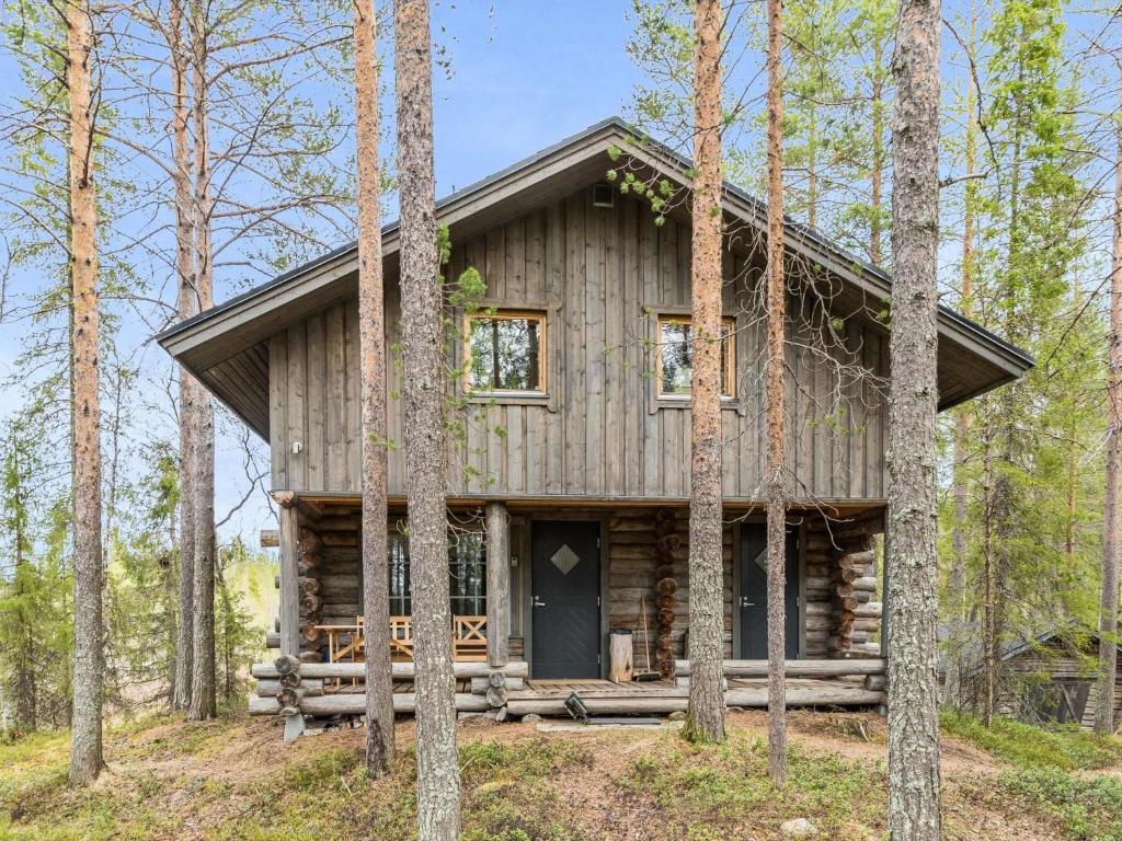 a log cabin in the woods with trees at Holiday Home Tievatupa 1- isompi by Interhome in Ylläsjärvi