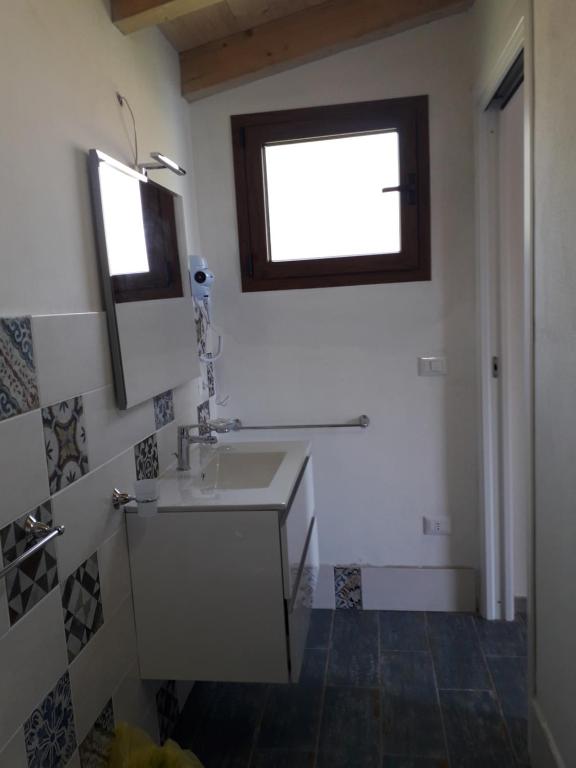 A bathroom at SardAma B&B Affittacamere