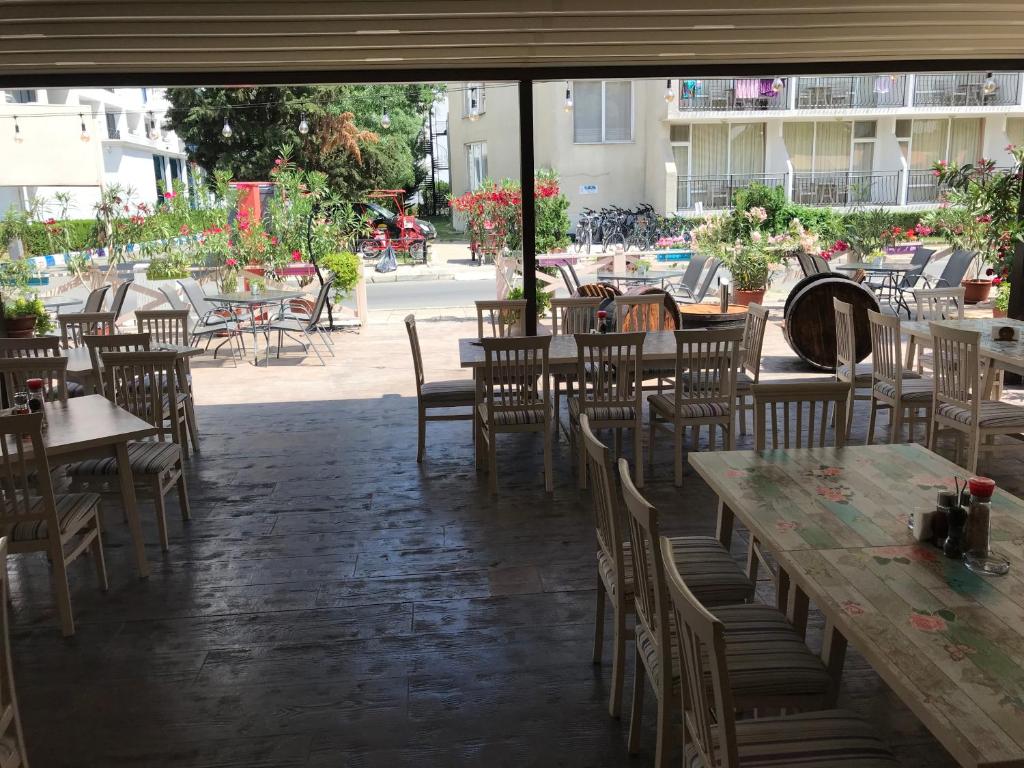 Oleander House and Tennis Club photo