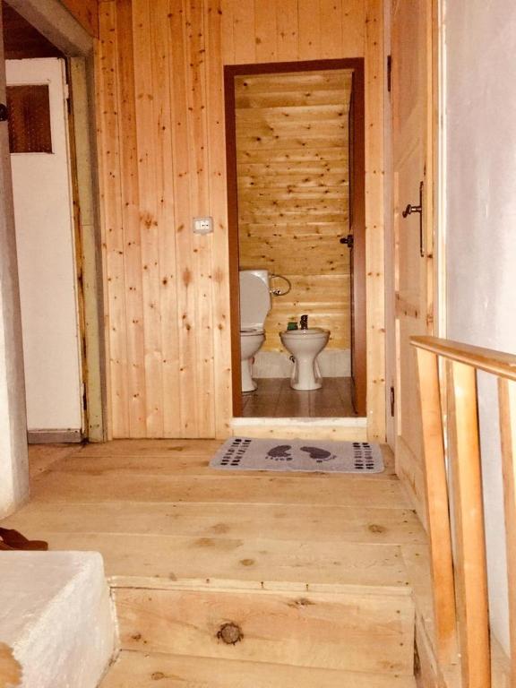 Koupelna v ubytování Guesthouse Dritan Tethorja