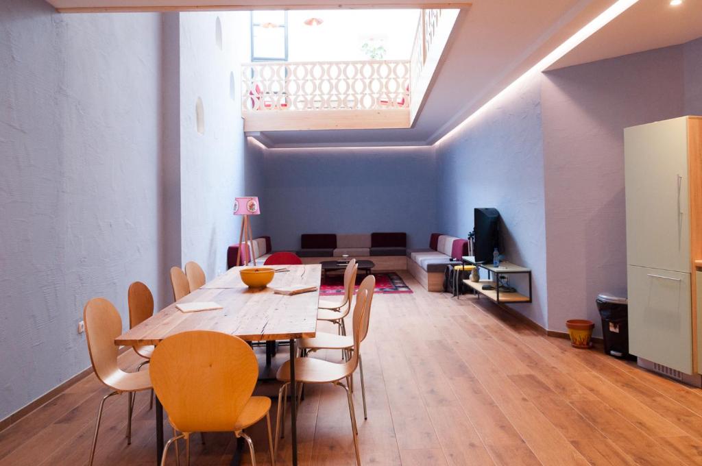 Posezení v ubytování Ura Hostel