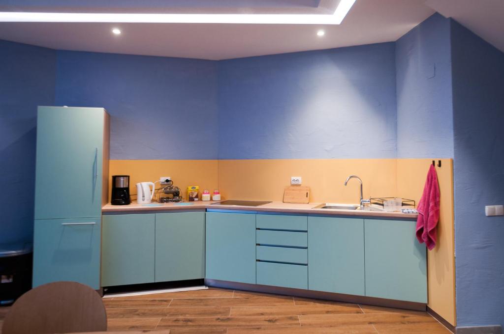 Kuchyň nebo kuchyňský kout v ubytování Ura Hostel