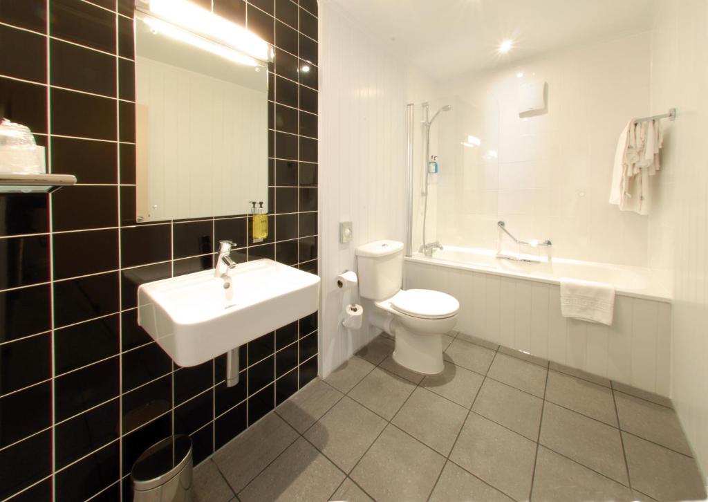 The Crown Hotel - Resim 14