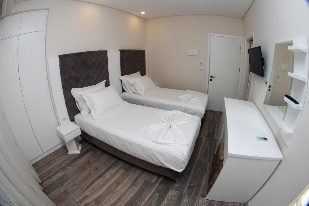 Postel nebo postele na pokoji v ubytování Hotel Ramo Saranda