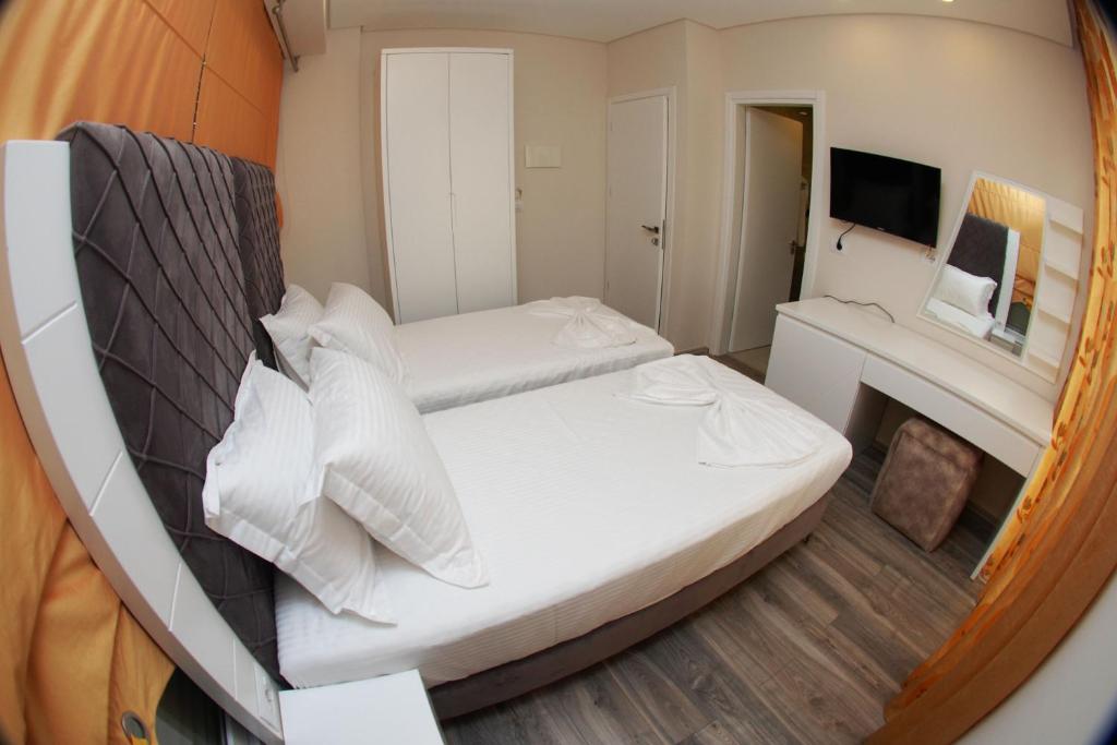 Postel nebo postele na pokoji v ubytování Hotel Ramo Saranda