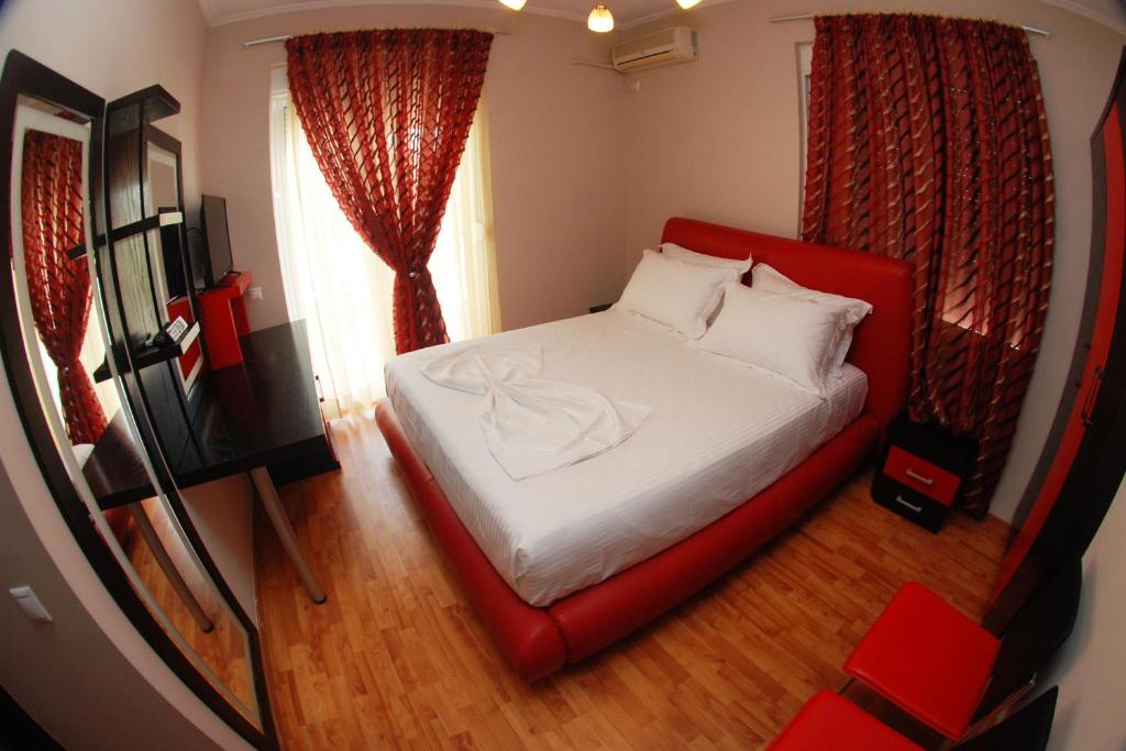 Postel nebo postele na pokoji v ubytování Hotel Ramo Saranda