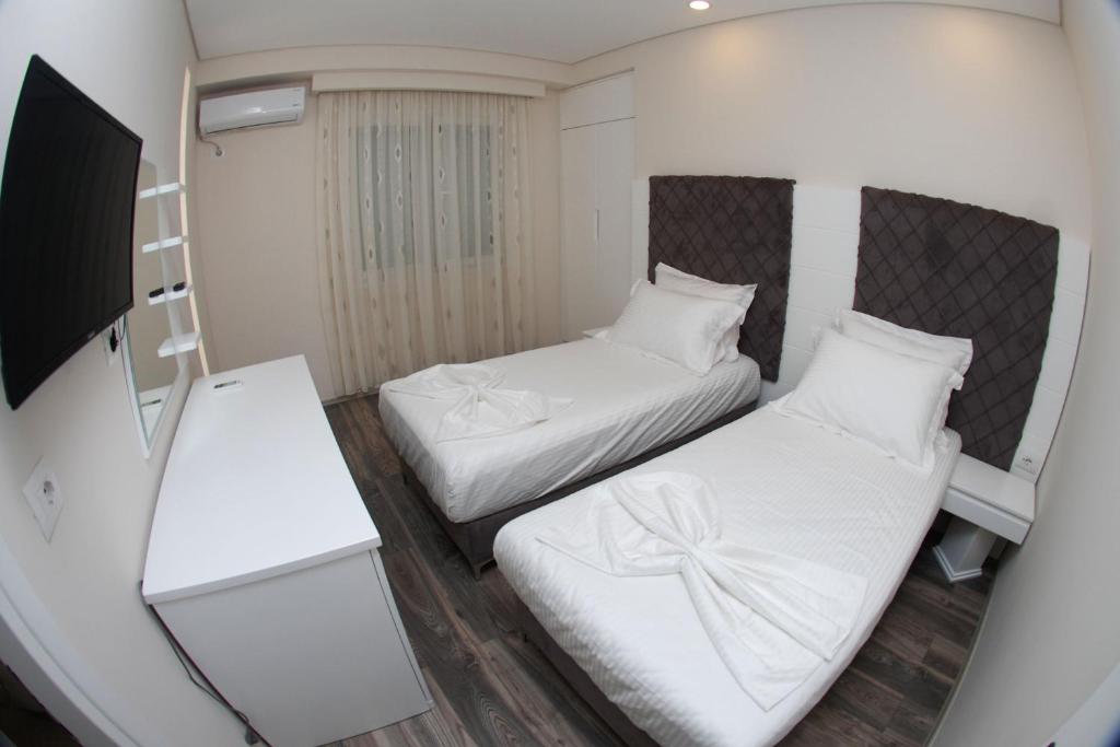 Postel nebo postele na pokoji v ubytování Hotel Ramo Saranda