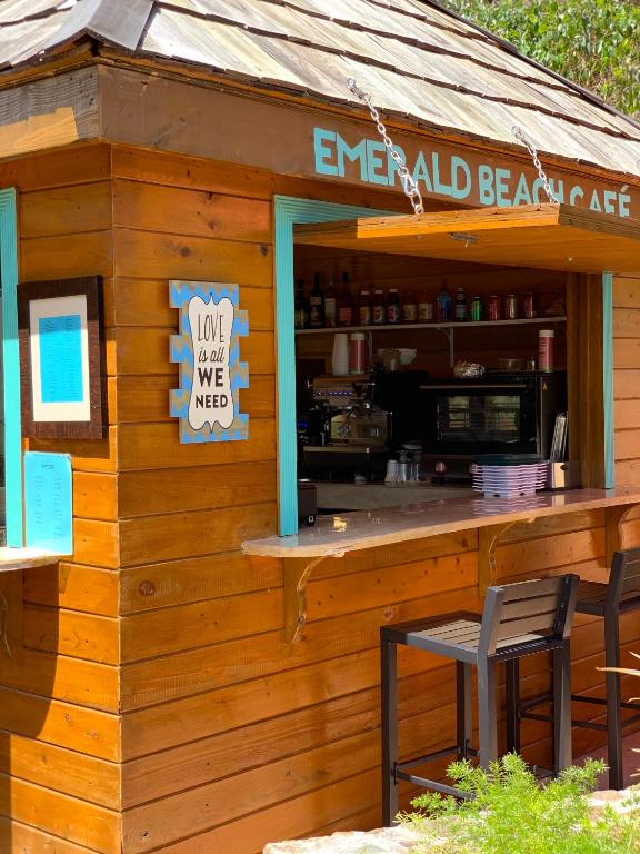 Certifikát, hodnocení, plakát nebo jiný dokument vystavený v ubytování Emerald Beach Resort