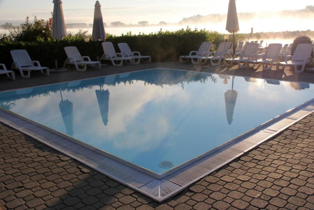 Bazén v ubytování Anthares World Resort nebo v jeho okolí
