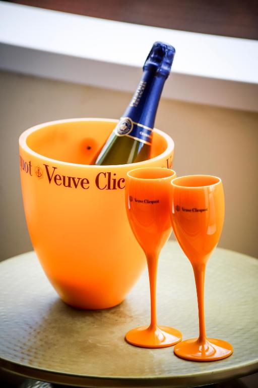 The Sparkling Castle - 17