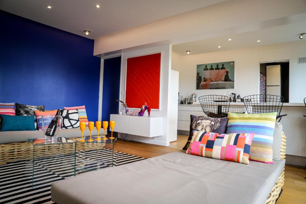 a living room with a couch and colorful pillows at The Sparkling Castle in Reims