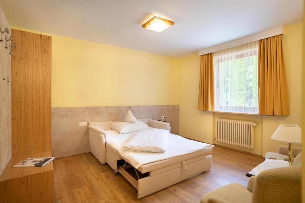 Łóżko lub łóżka w pokoju w obiekcie Hotel Haus Arenberg