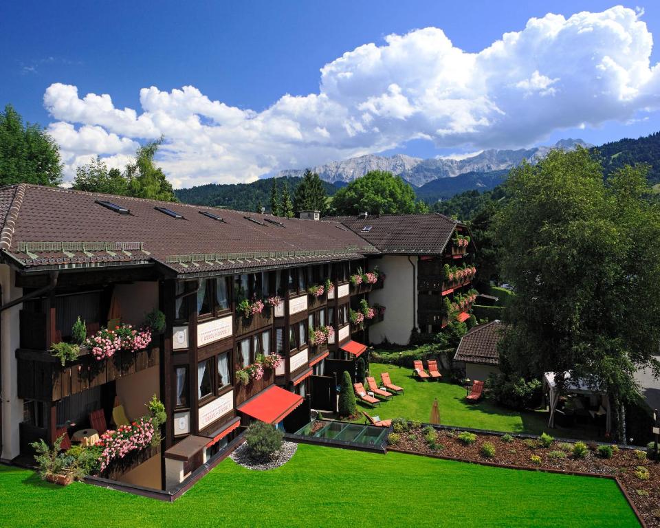 Nespecifikovaný výhled na hory nebo výhled na hory při pohledu z hotelu