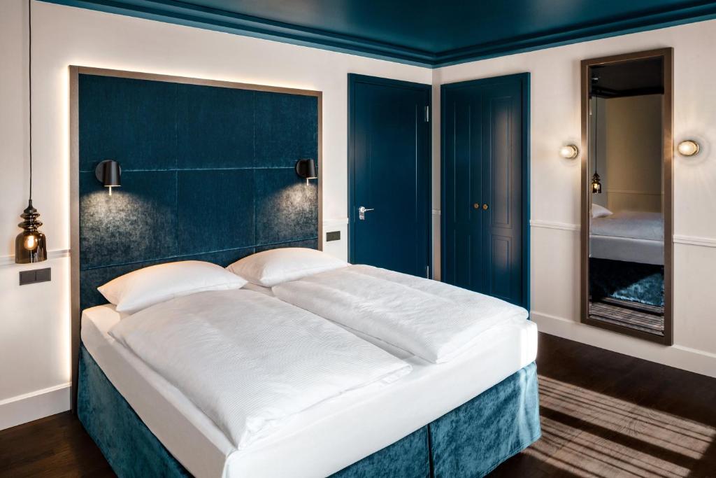 Postel nebo postele na pokoji v ubytování Hotel AMO by AMANO Friedrichstraße