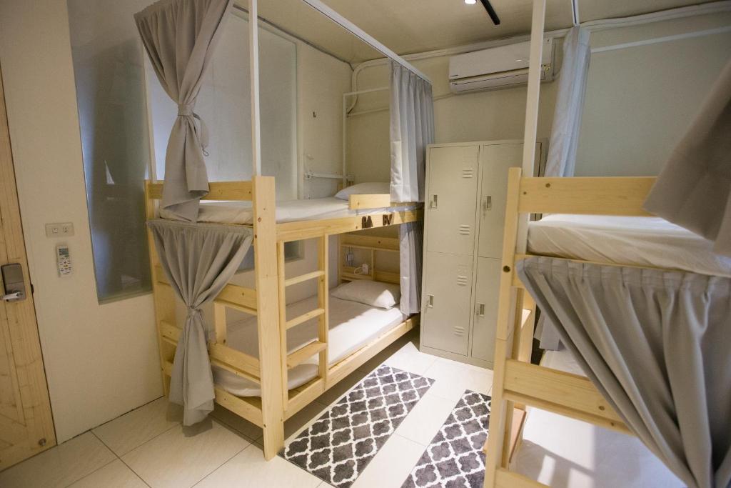 Postel nebo postele na pokoji v ubytování KM Hostel
