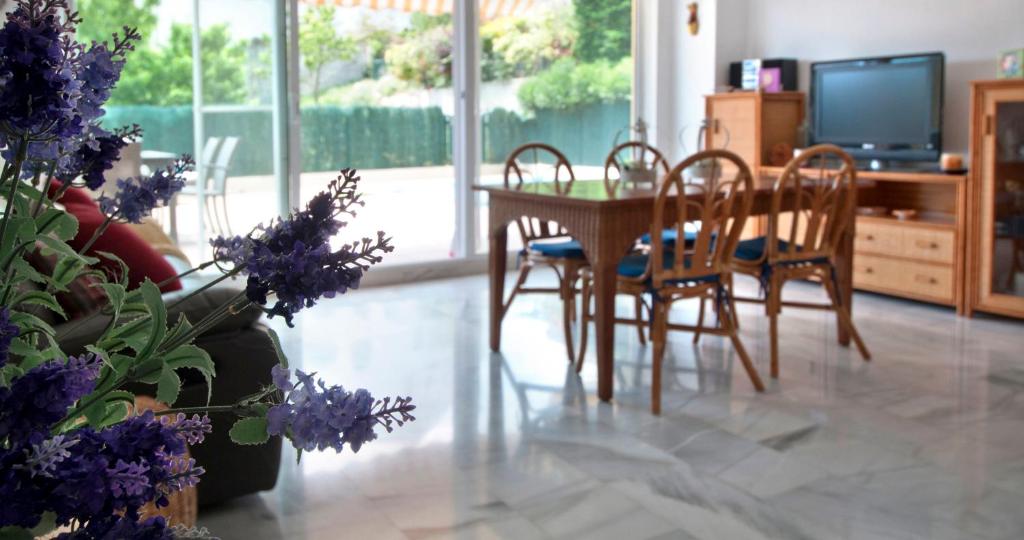 Kuchyňa alebo kuchynka v ubytovaní Apartament Les Tonyines