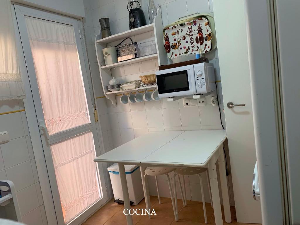 Kuchyňa alebo kuchynka v ubytovaní Novo Sancti Petri - Adosado Residencial El Trebol - Chiclana