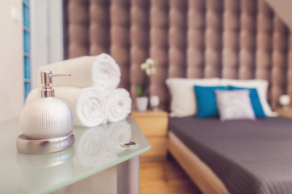 Posteľ alebo postele v izbe v ubytovaní Apartman Szanyi