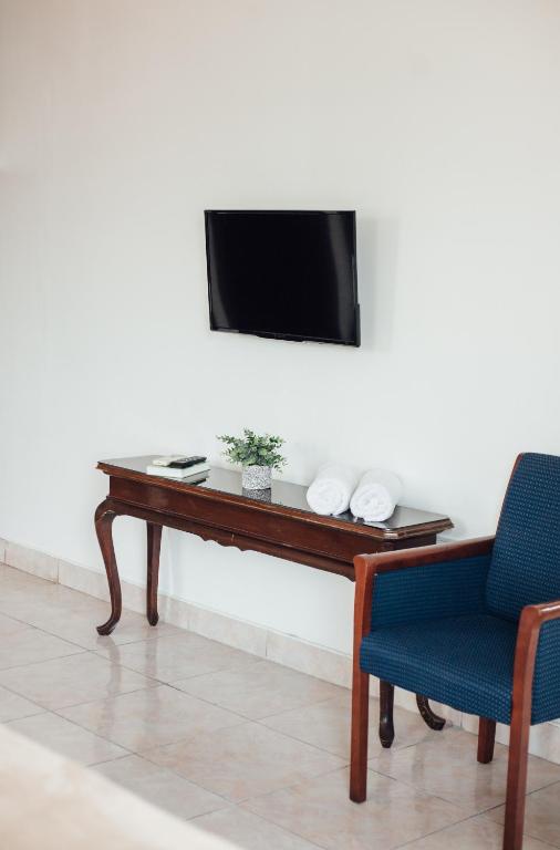 TV a/nebo společenská místnost v ubytování Valley Garden Hotel