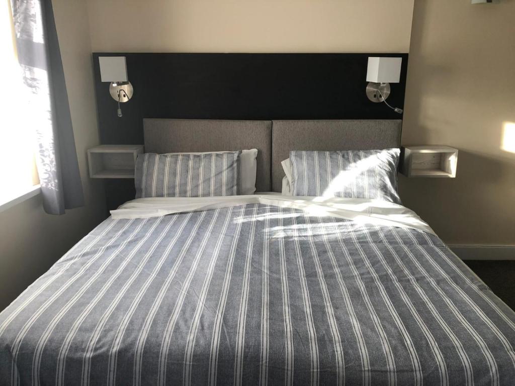 The Old Black Horse Inn - Family Room 4