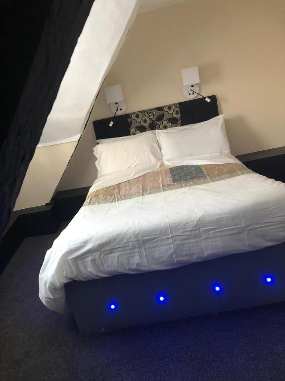 The Old Black Horse Inn - Resim 14