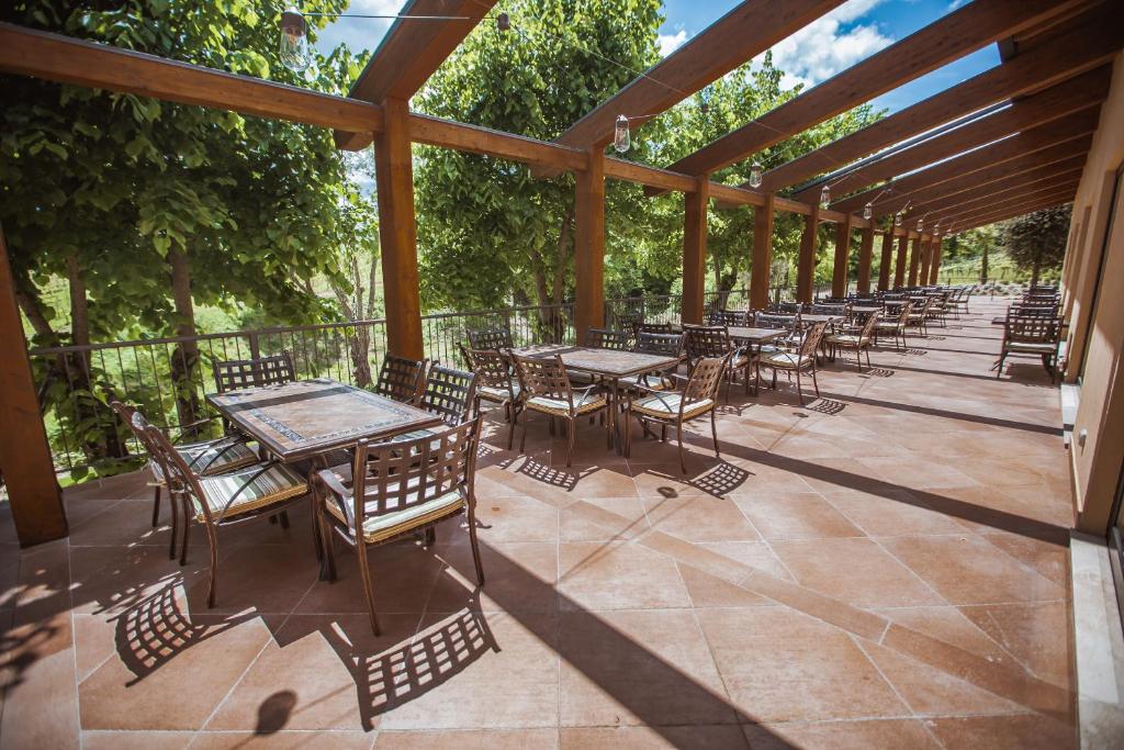 A restaurant or other place to eat at Agriturismo Le Anfore