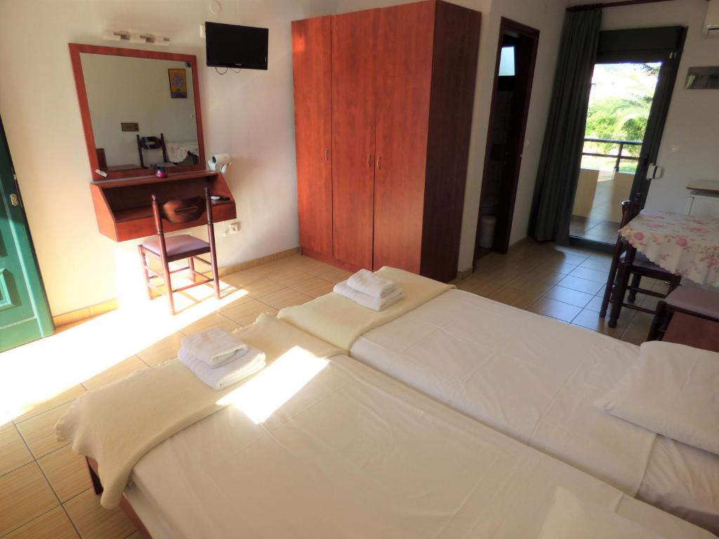 Dolphins Apartments & Rooms - 14