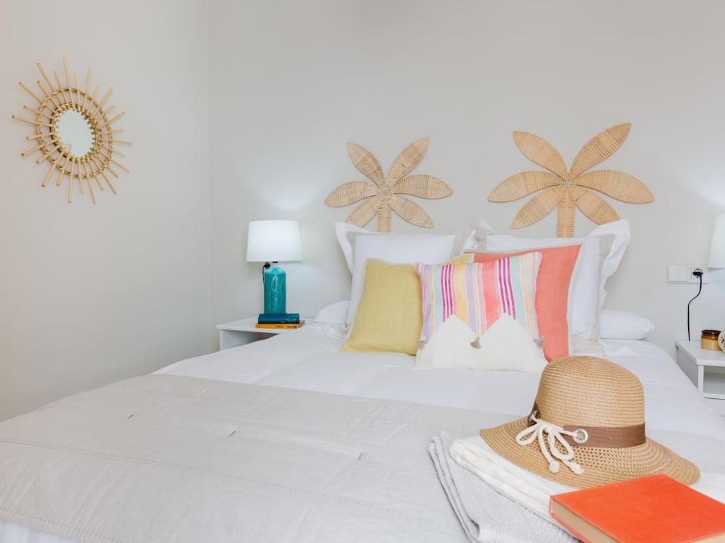 Posteľ alebo postele v izbe v ubytovaní La Marina II, luminoso apartamento junto a la playa