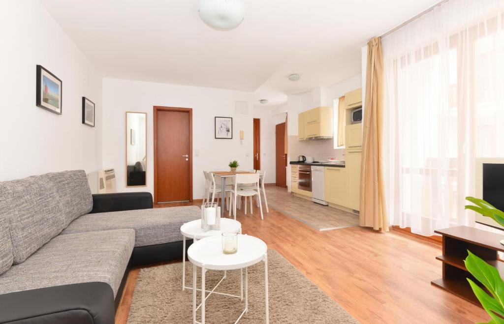 Lord Residence - Two-Bedroom Apartment