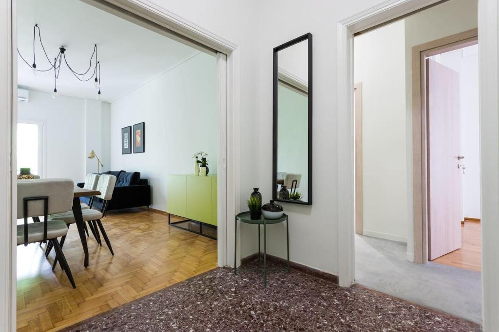 Kép Luxurious Family Home in the Heart of Athens szállásáról Athénban a galériában