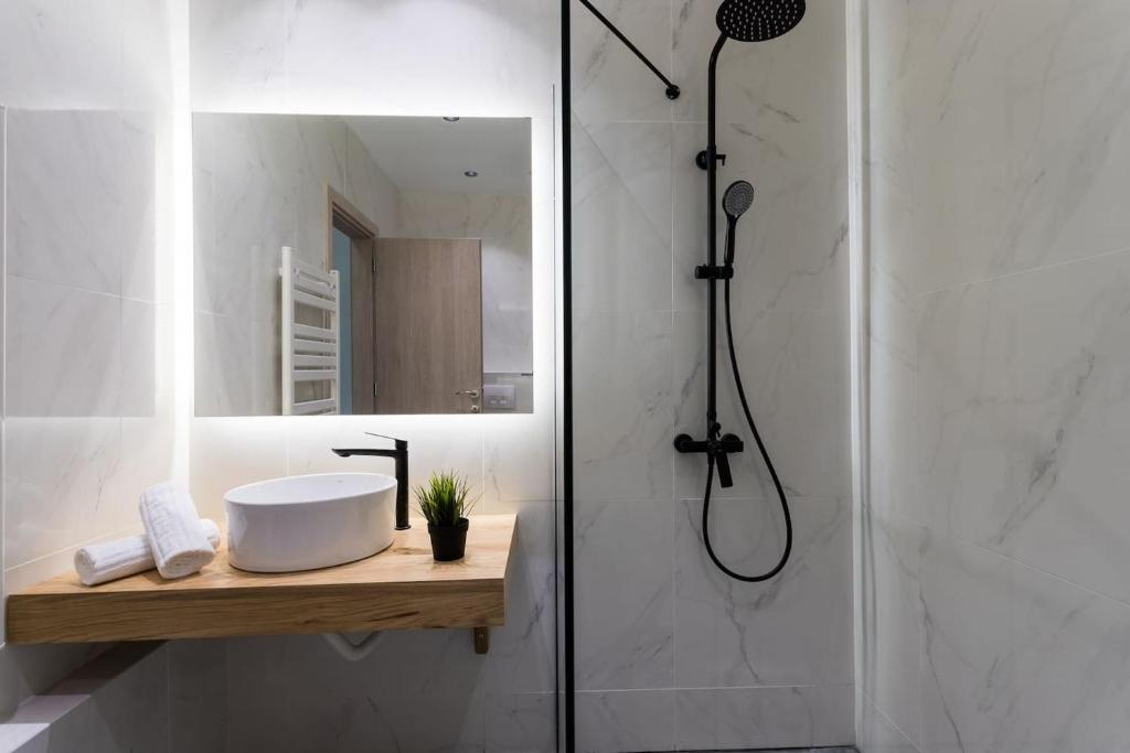 Kép Luxurious Family Home in the Heart of Athens szállásáról Athénban a galériában