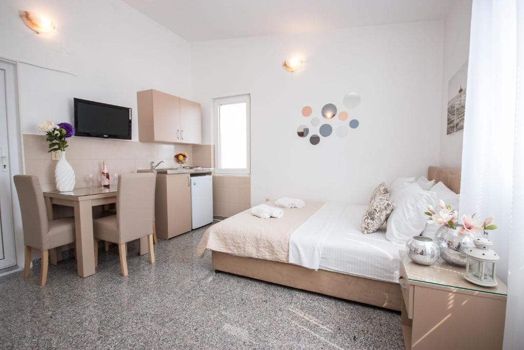 Villa Kovacevic - Triple Room With Bathroom