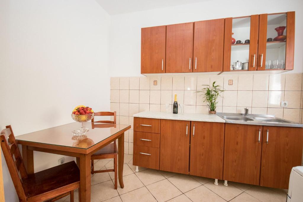 Kuchyň nebo kuchyňský kout v ubytování Villa Kovacevic