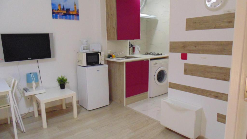 Kuchyňa alebo kuchynka v ubytovaní APARTAMENTO EN CENTRO A 150M DEL MAR Apolo B