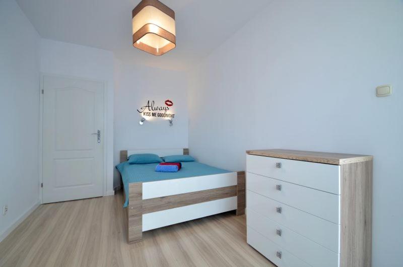 Łóżko lub łóżka w pokoju w obiekcie Apartamenty z widokiem na morze