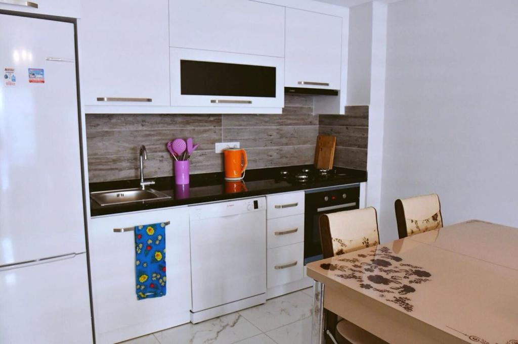 A kitchen or kitchenette at Arena Tower Alanya