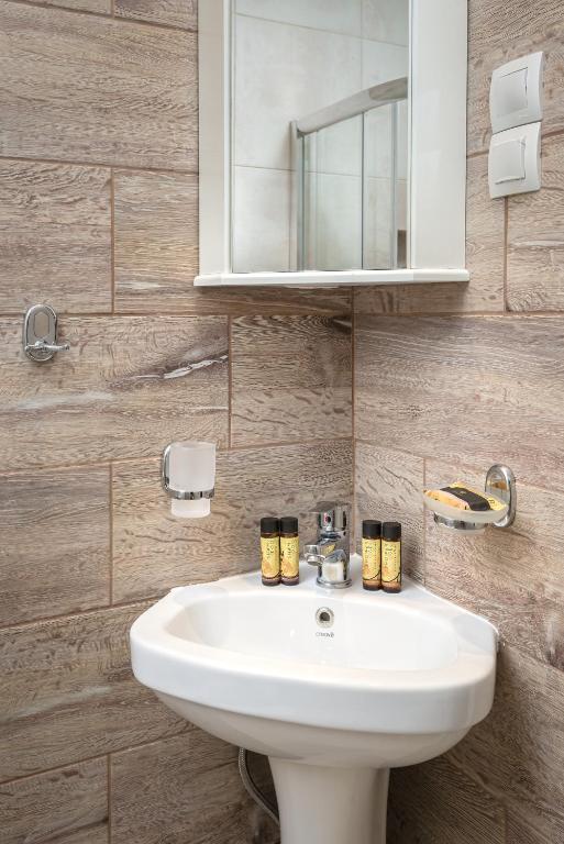 Oasis Apartments - 11