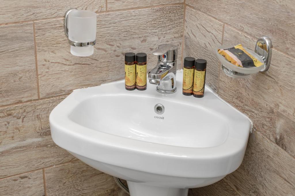 Oasis Apartments - 12