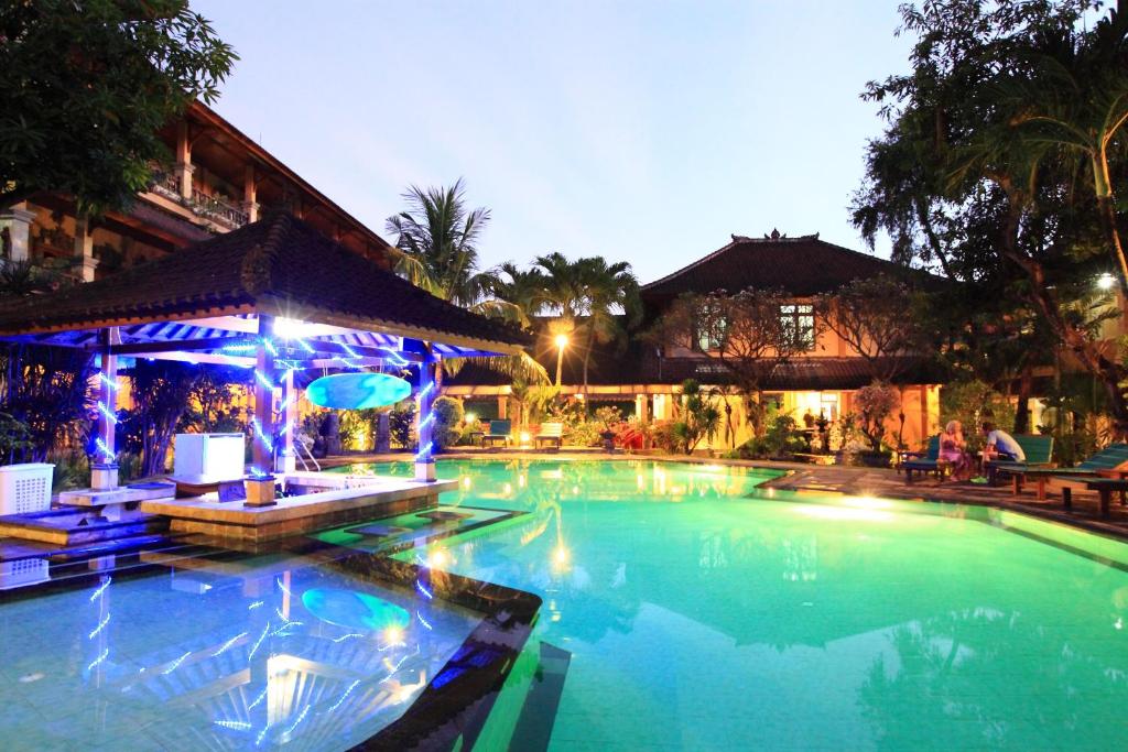 Bazén v ubytování Bali Sandy Resort nebo v jeho okolí