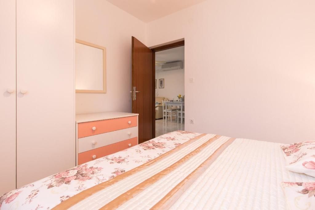 Łóżko lub łóżka w pokoju w obiekcie Apartment Calista