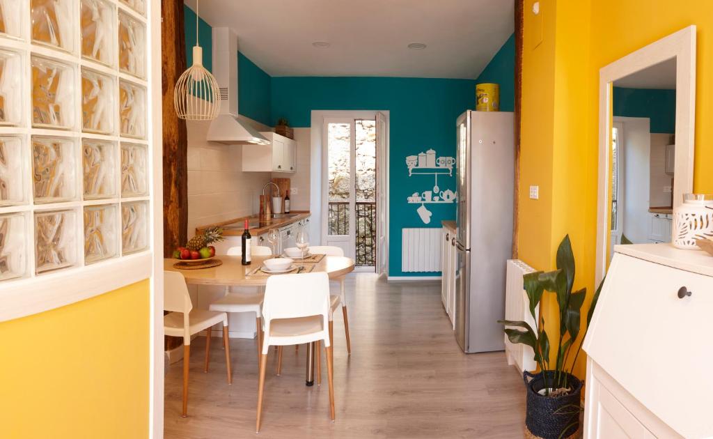 A kitchen or kitchenette at TALA FLAT
