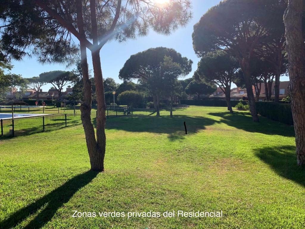 Adosado Residencial el Trébol Urbanización Novo Sancti Petri ...