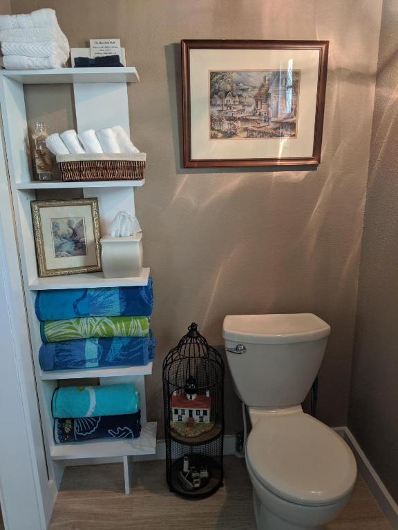 Uma casa de banho em Come Friday Cottages