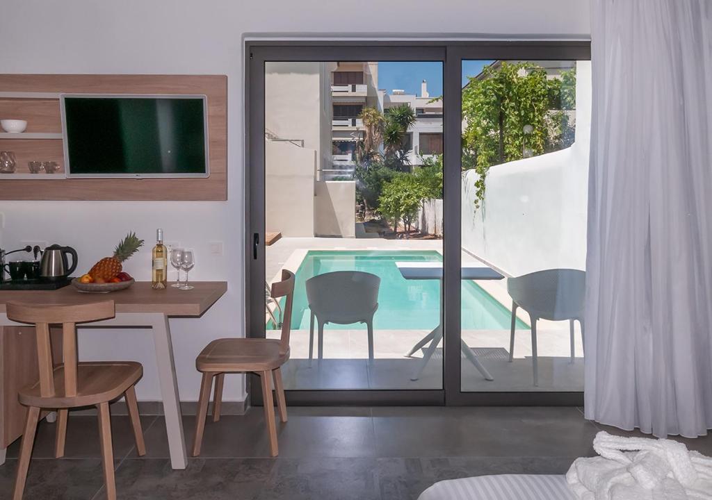 Bazén v ubytování Epavli Boutique Hotel nebo v jeho okolí