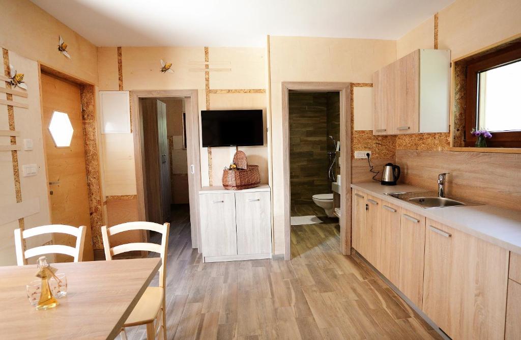 Köök või kööginurk majutusasutuses Honey Paradise glamping resort