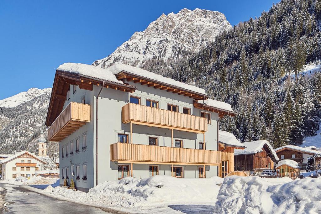 Nespecifikovaný výhled na hory nebo výhled na hory při pohledu z aparthotelu
