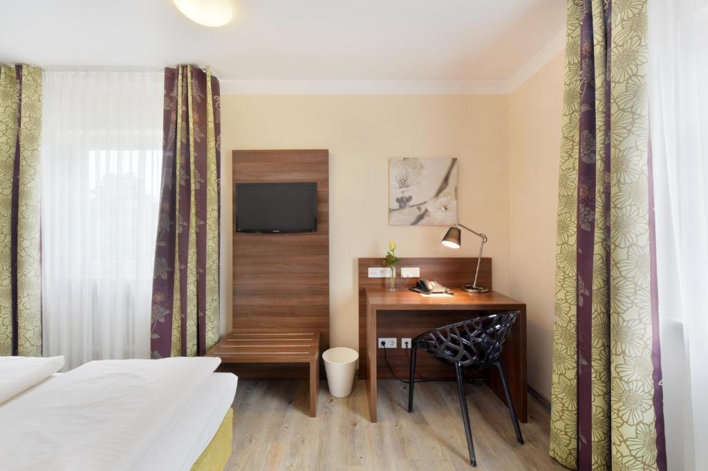 Postel nebo postele na pokoji v ubytování Hotel Säntis