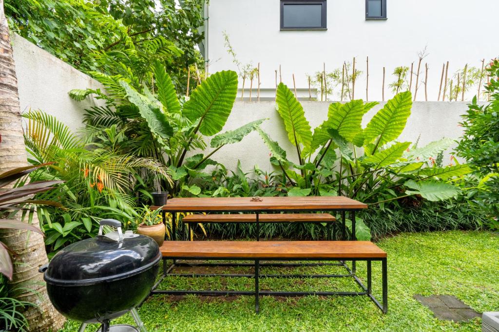 Kebun di luar Berawa Loft by Betterplace